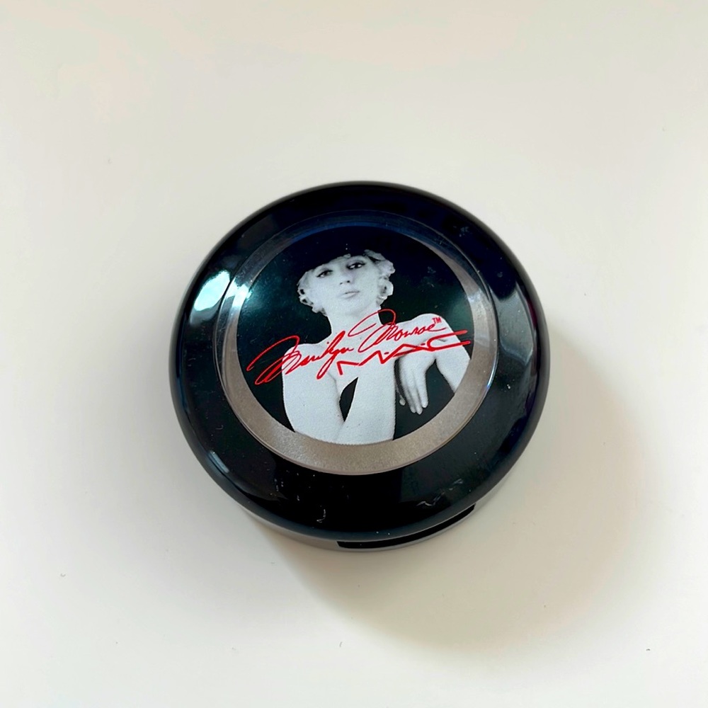 MAC Marilyn Monroe - How to Marry - Eyeshadow